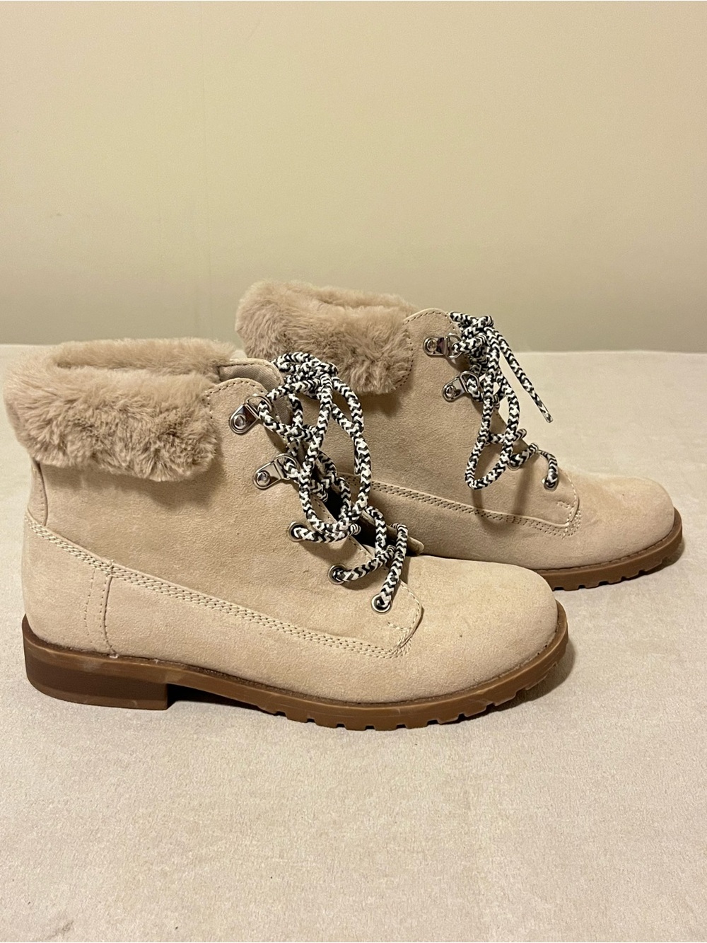 True Craft Girls Size 3 Halie Tan Suede Ankle Boots Faux Fur